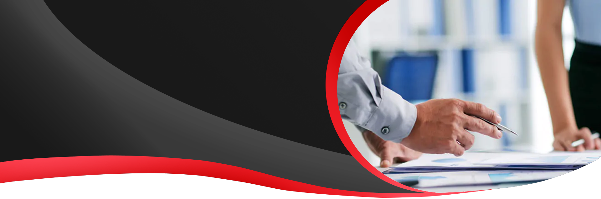 A business owner consulting with the best IT Advisors for Financial & Accounting.